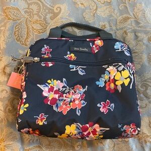 Vera Bradley, NWT “lighten up lunch cooler” in tossed posies